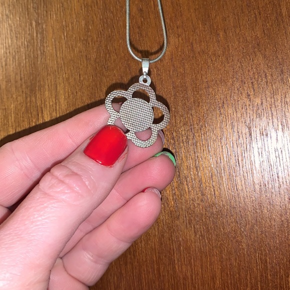 Turquoise flower necklace - Picture 3 of 3